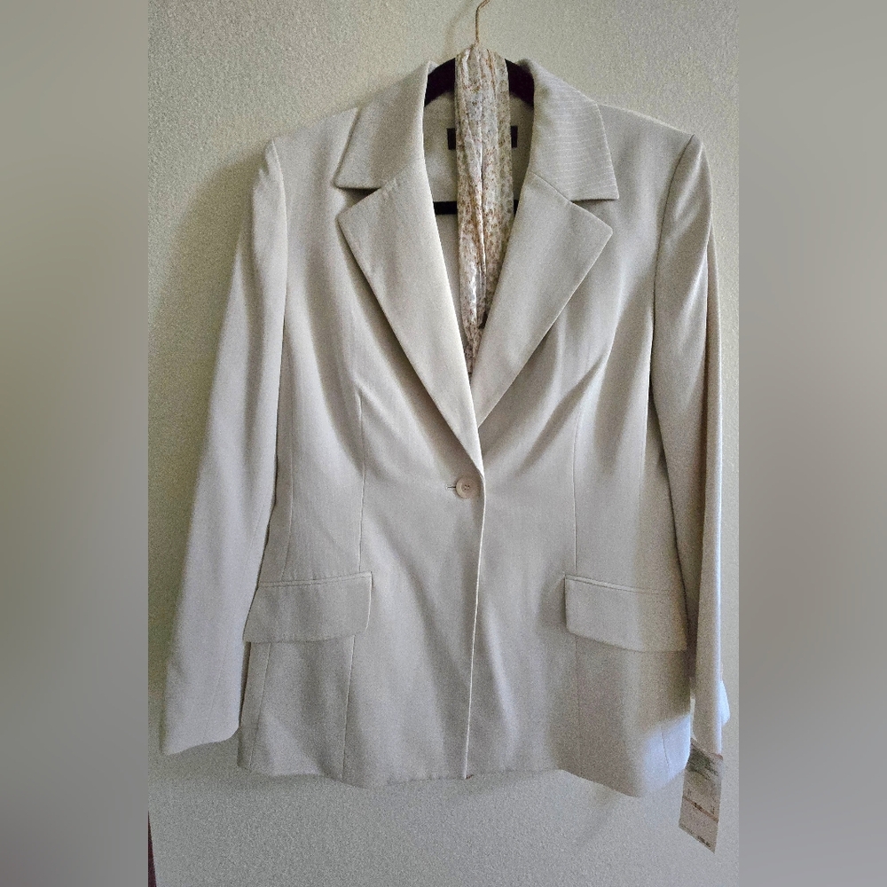 Kasper Womens Creme Pant Suit With Slight Pinstripe Accent - Picture 3 of 9
